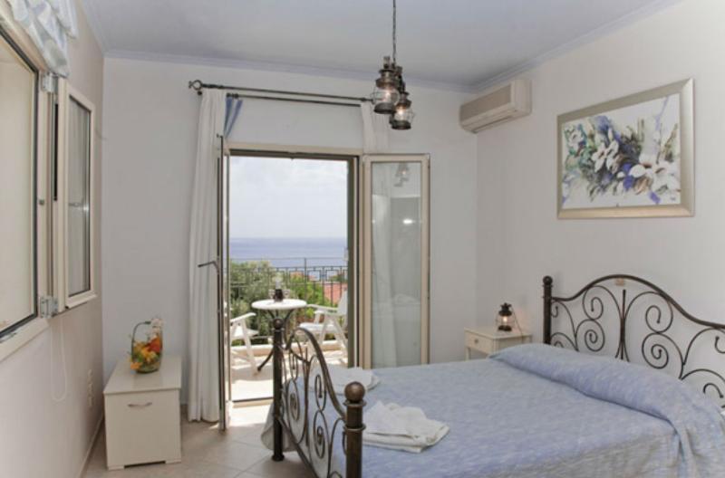 Liocharis Apartments Lourdata  Dış mekan fotoğraf